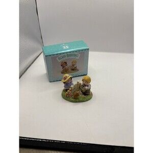 1999 Hallmark Merry Miniatures Bashful Friends bunny Easter figurine basket EUC